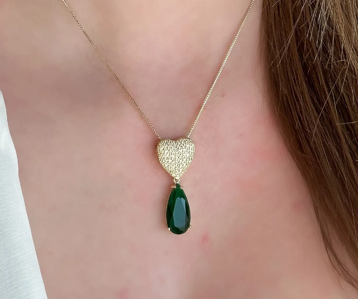 CONJUNTO CRAVEJADO GOTA ESMERALDA