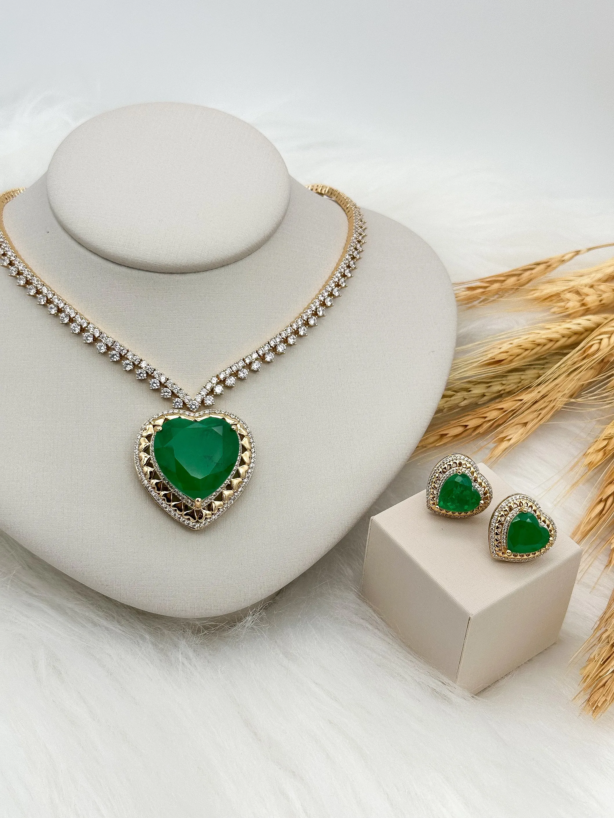 CONJUNTO RIVIERA CORAÇÃO FUSION ESMERALDA CRAVEJADO