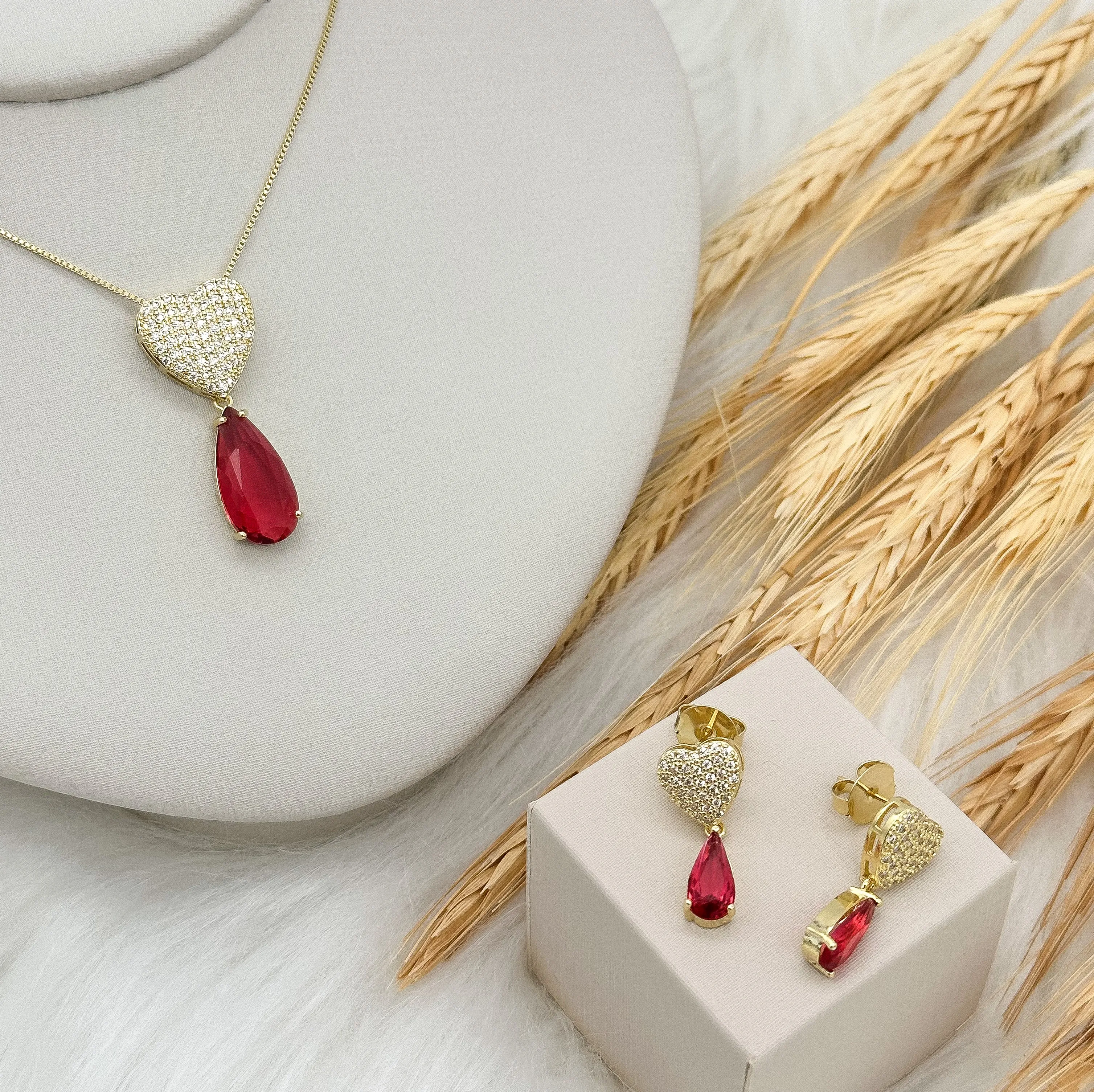 CONJUNTO CRAVEJADO GOTA RUBI
