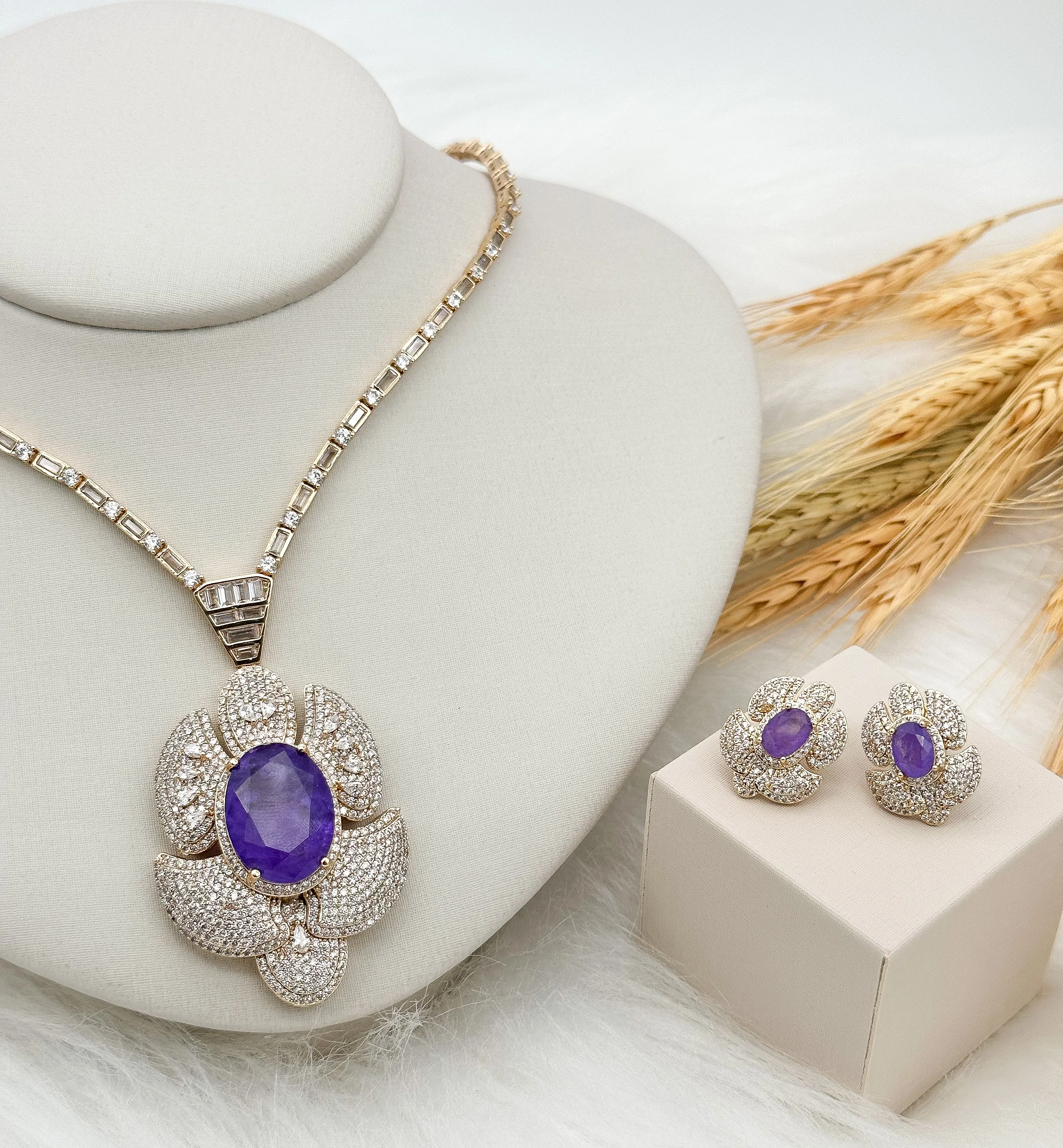CONJUNTO LUXURI CRAVEJADO PEDRA FUSION LILÁS