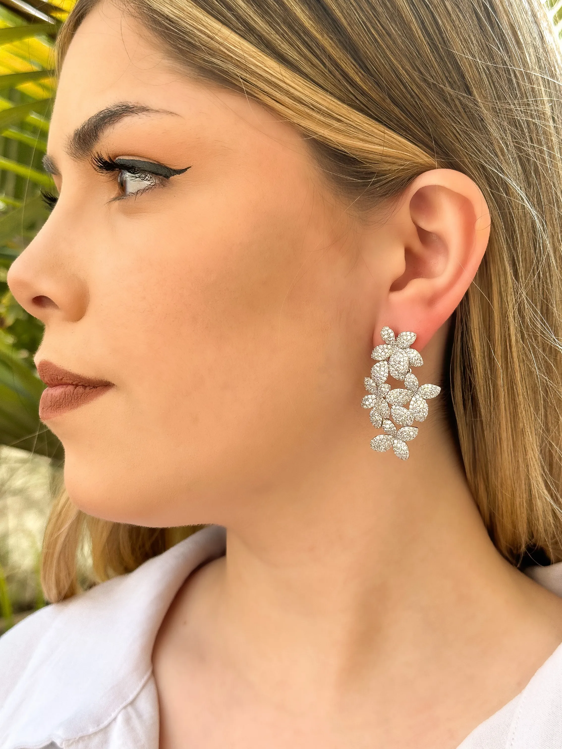 BRINCO FLOR CRAVEJADA RÓDIO BRANCO