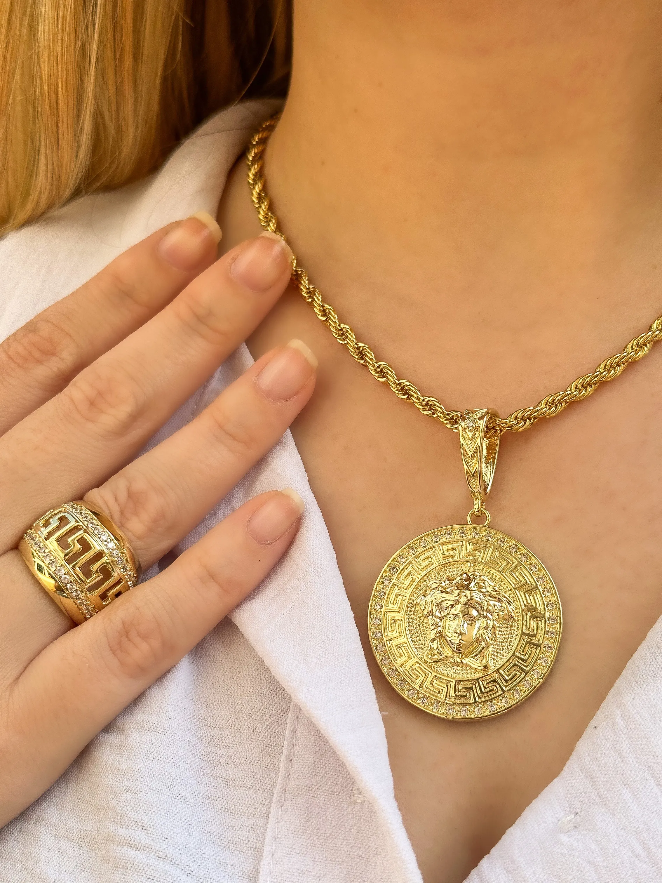 ANEL CRAVEJADO VERSACE INSPIRAÇÃO