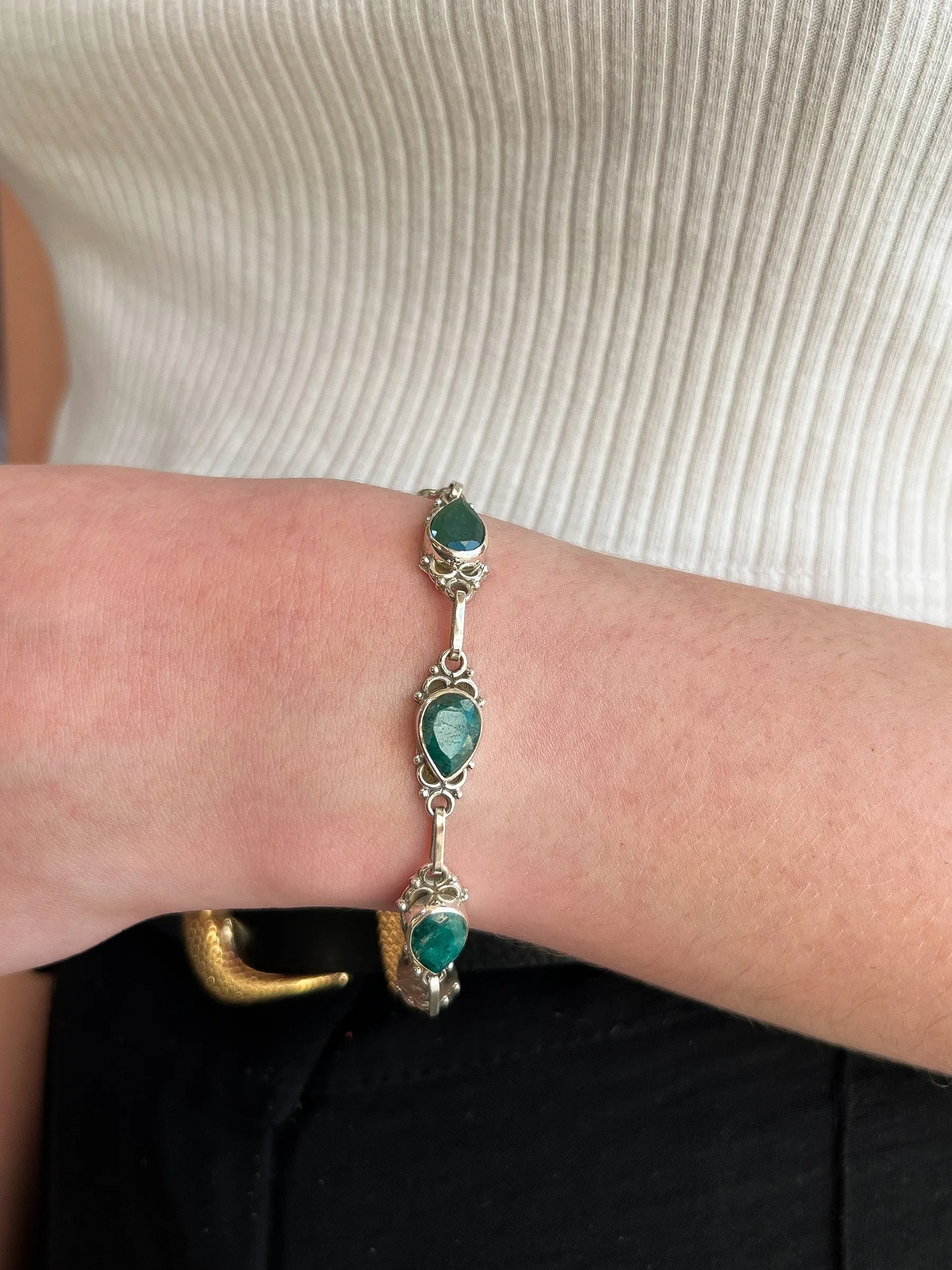 PULSEIRA PRATA PEDRA GOTA ESMERALDA NATURAL