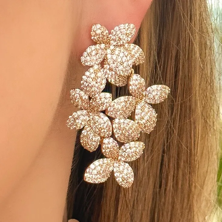 BRINCO FLOR CRAVEJADA