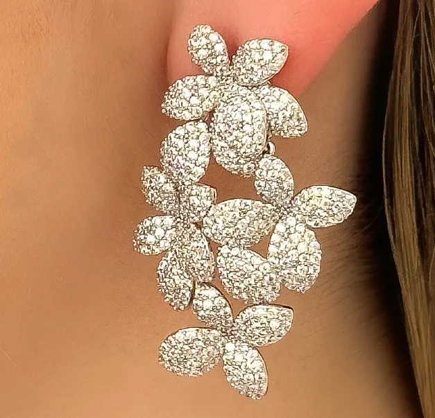 BRINCO FLOR CRAVEJADA RÓDIO BRANCO