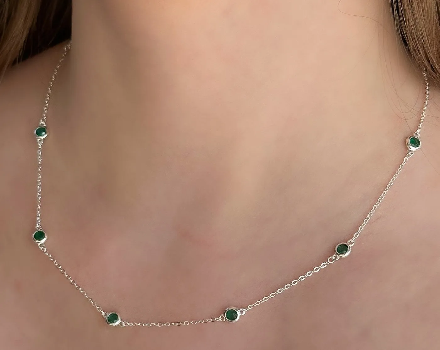 GARGANTILHA PRATA PEDRAS VERDE ESMERALDA