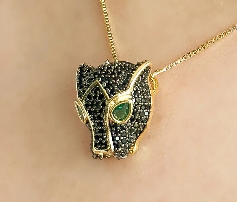 GARGANTILHA TIGRE CRAVEJADO NEGRO