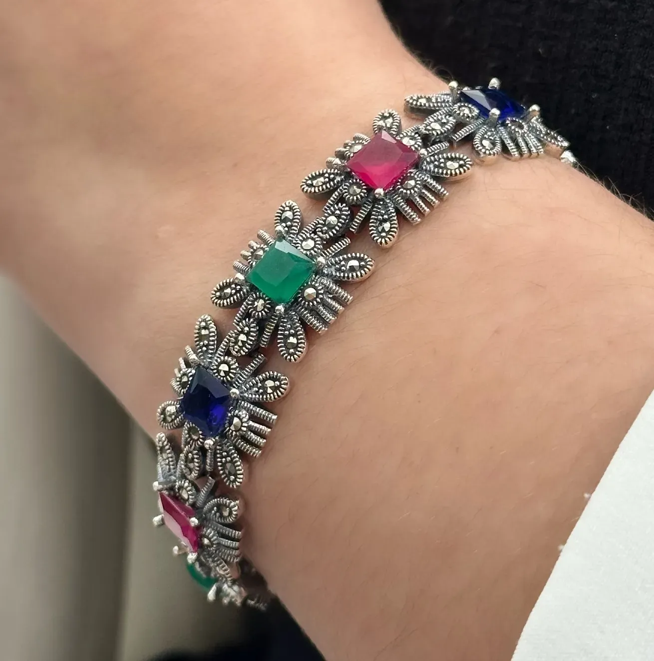 PULSEIRA PRATA BALI MARCASSITAS E PEDRAS COLORS