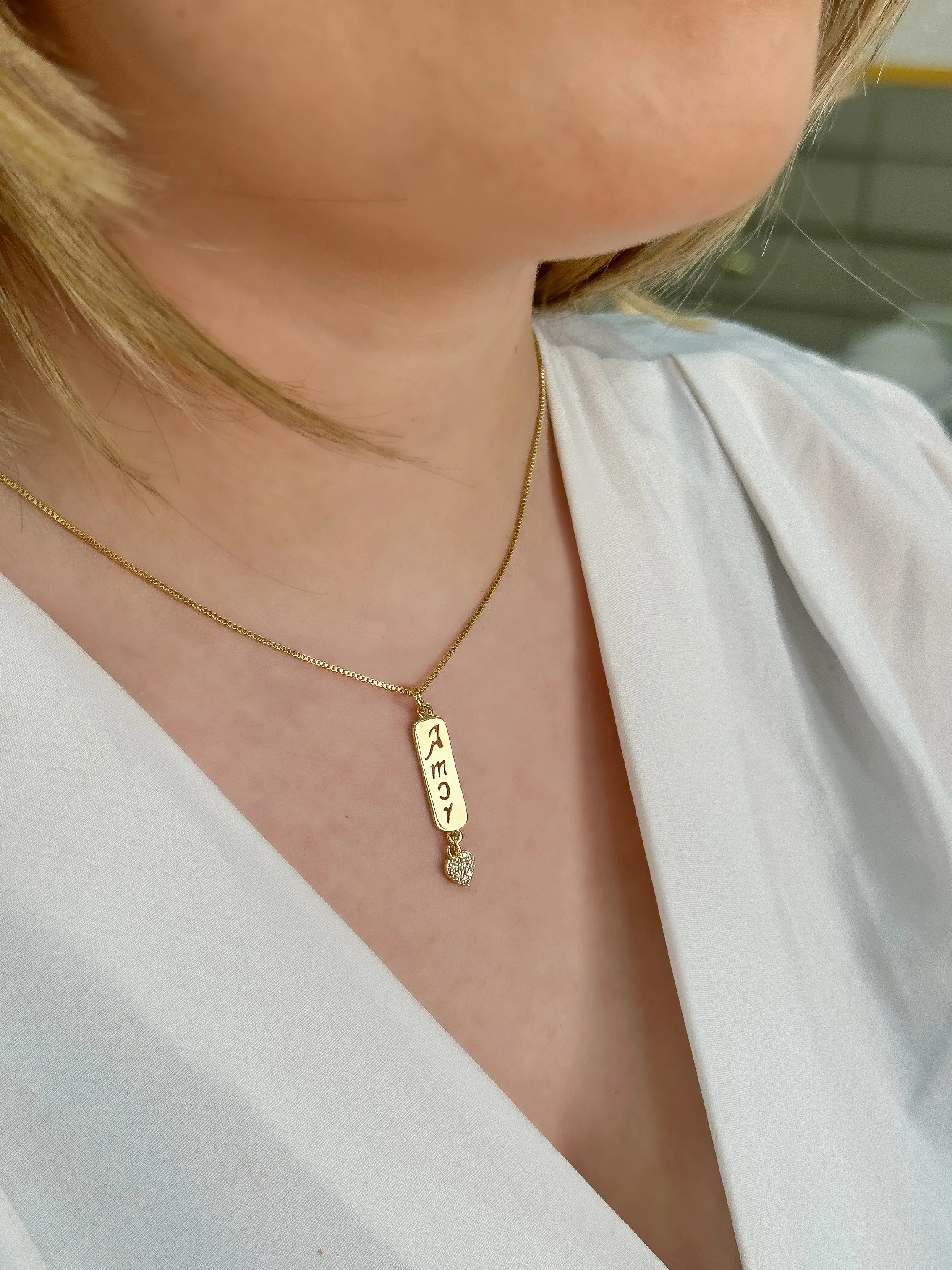 GARGANTILHA PLACA AMOR COM CORAÇÃO CRAVEJADO