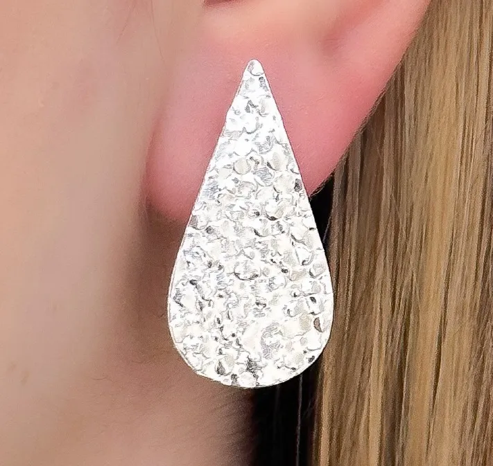 BRINCO PRATA GOTA TEXTURIZADA GRANDE