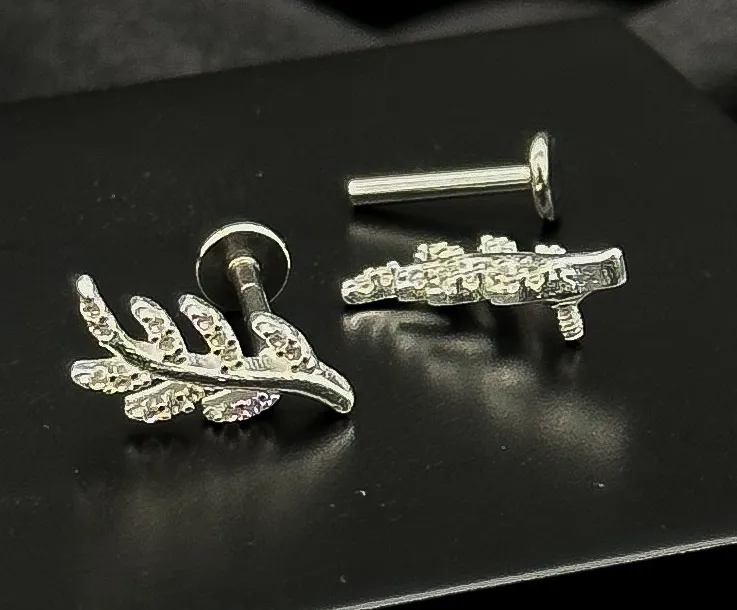 PIERCING PRATA FOLHA CRAVEJADA