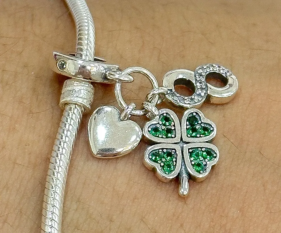 BERLOQUE PRATA TREVO CRAVEJADO VERDE