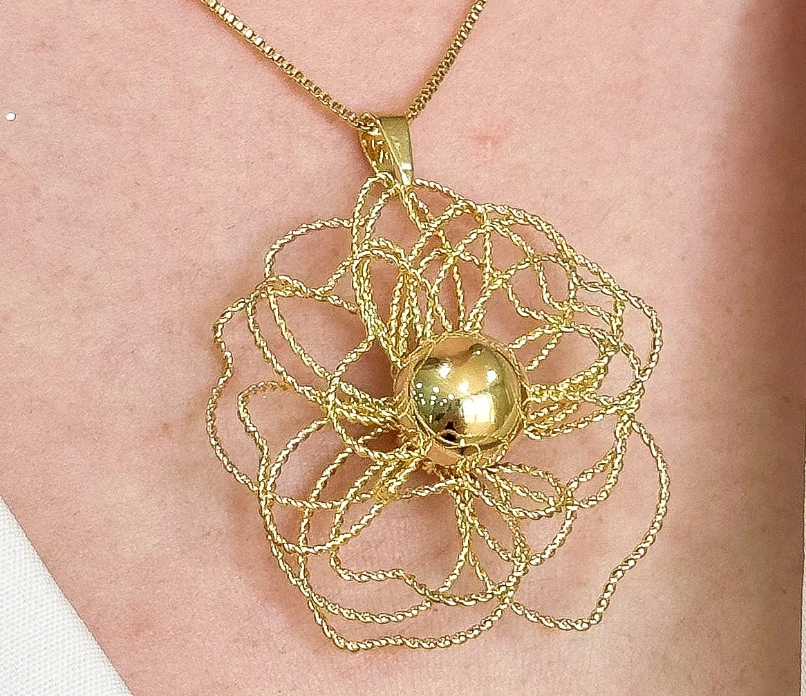 GARGANTILHA FLOR DE RENDA COM BOLA