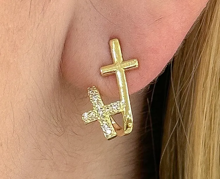 BRINCO CRUZ CRAVEJADA E LISA CRISTAL