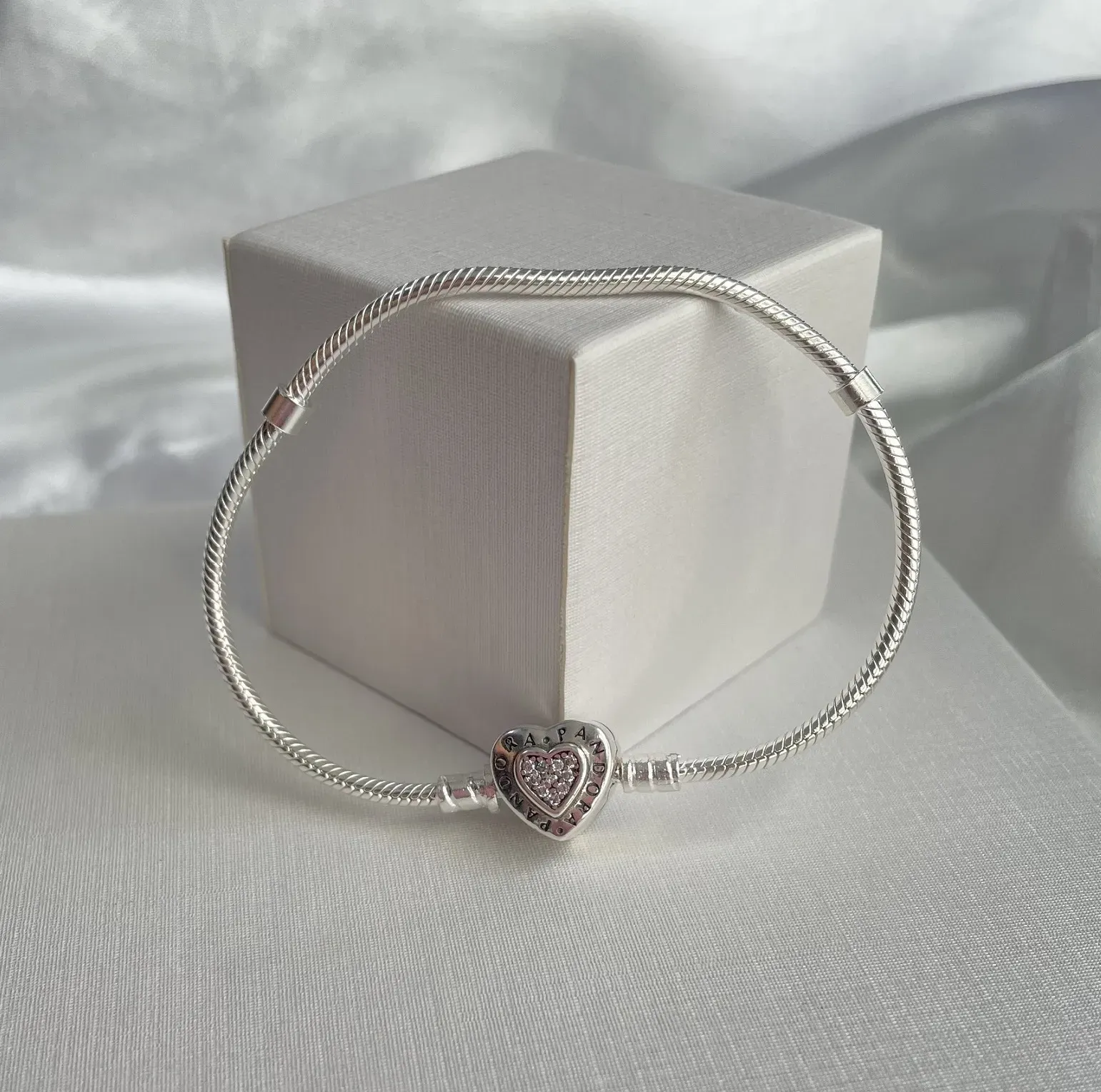 PULSEIRA PRATA FECHO PANDORA CORAÇÃO CRAVEJADO 2,5MM