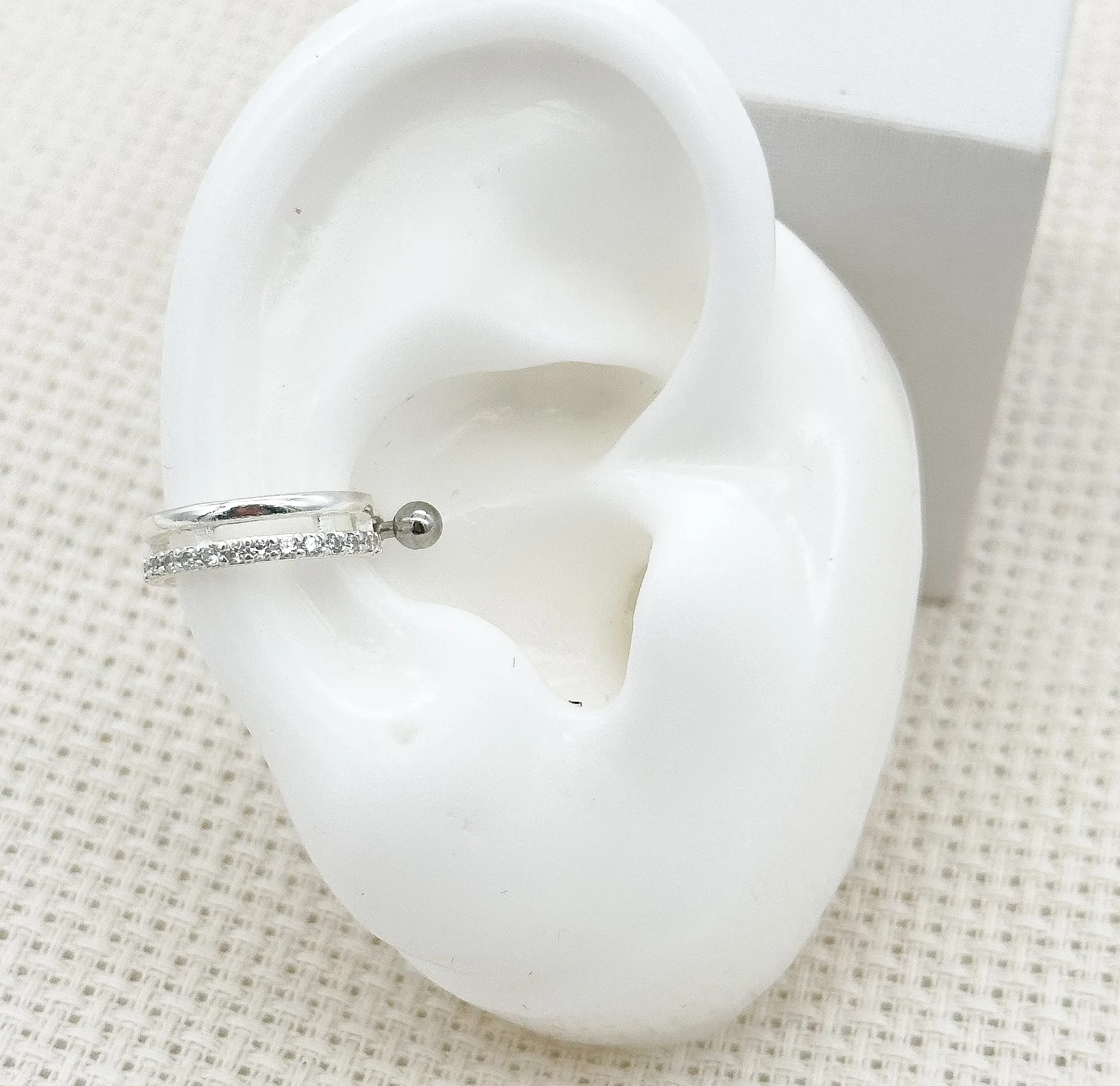 PIERCING PRATA ARGOLA CRAVEJADA COM HASTE