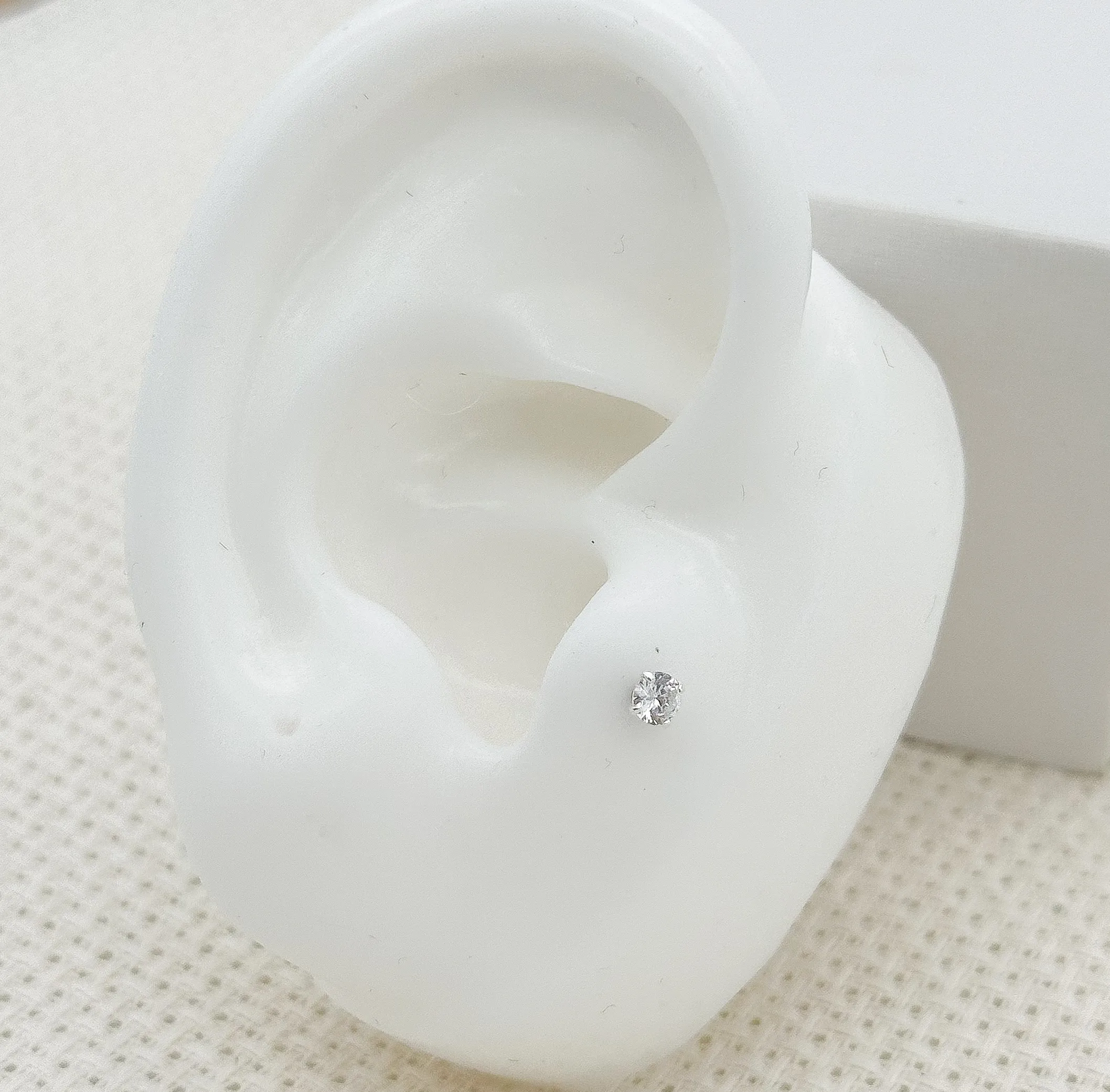 PIERCING PRATA PARA TRAGOS PONTO DE LUZ