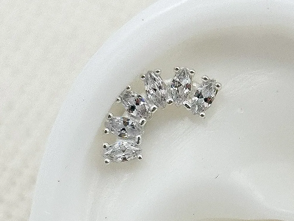 PIERCING PRATA ZIRCONIAS NAVETE CRISTAL
