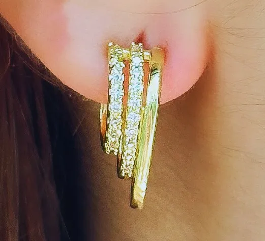 BRINCO ARGOLA TRIPLA CRAVEJADA