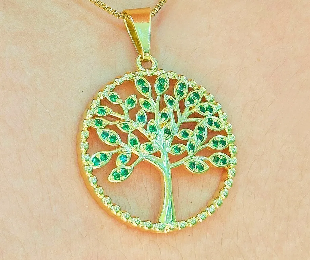 GARGANTILHA ARVORE DA VIDA CRAVEJADO VERDE ESMERALDA