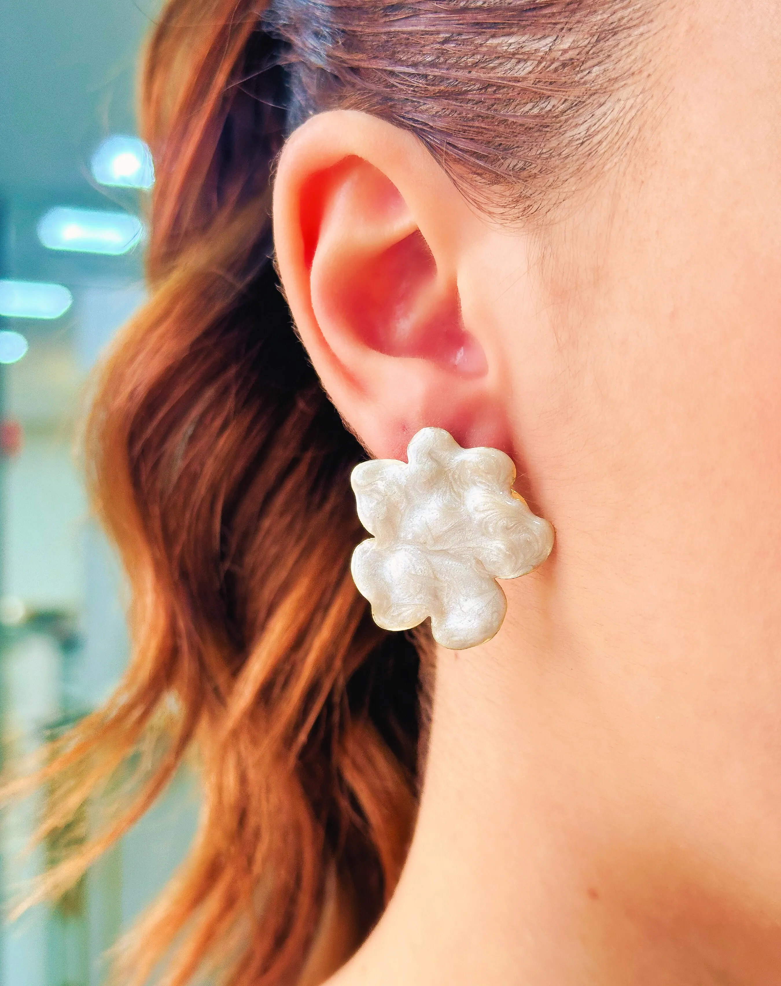 BRINCO FLOR PEROLADA ESMALTADO