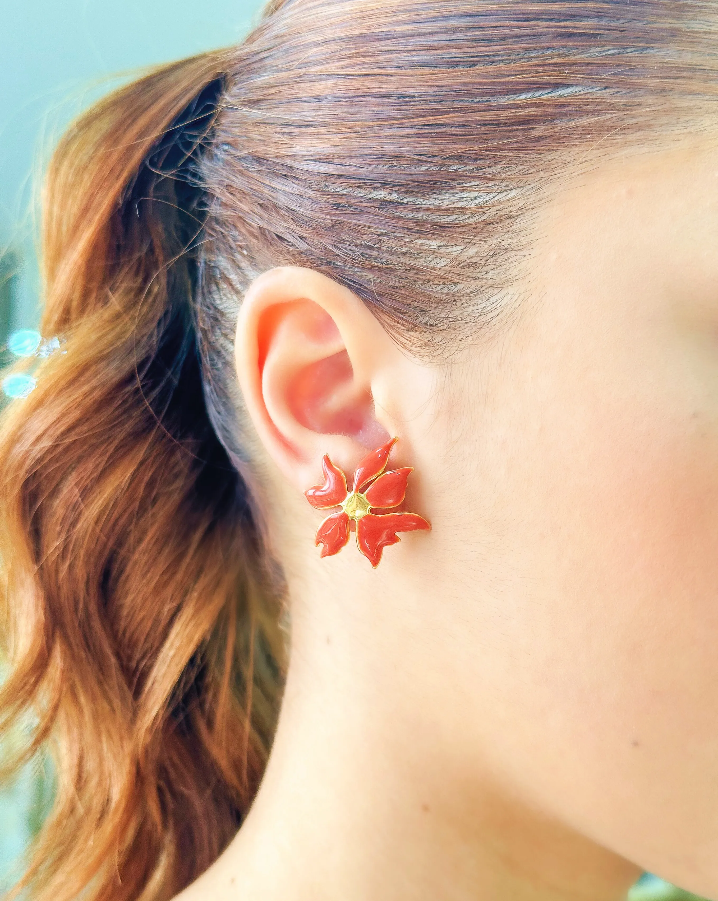BRINCO FLOR ESMALTADO TERRACOTA