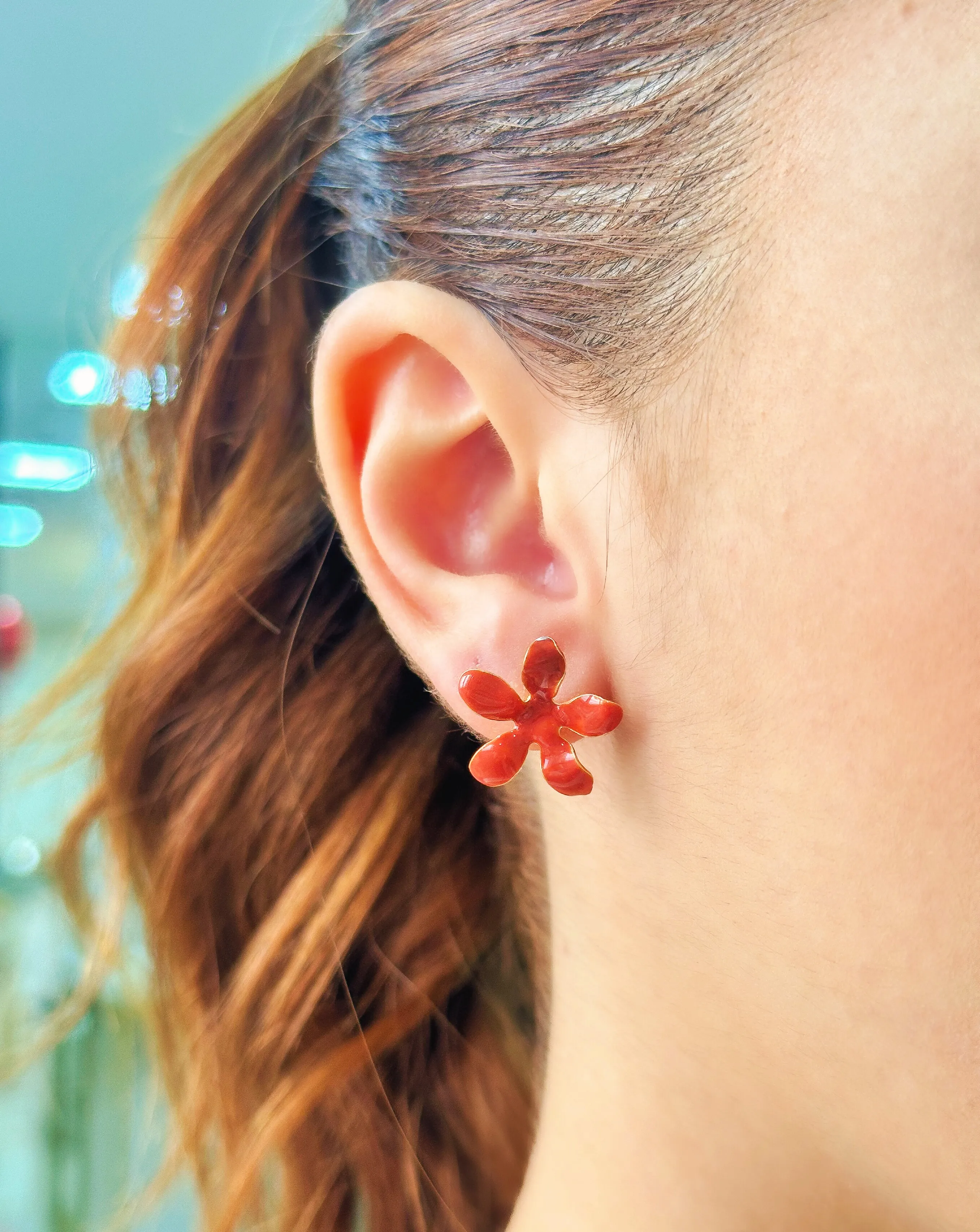 BRINCO FLOR ESMALTADA TERRACOTA