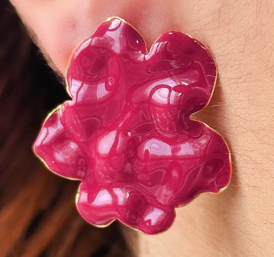 BRINCO FLOR ESMALTADA MARSALA
