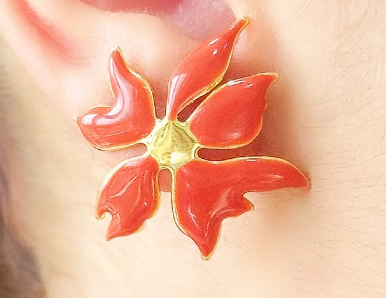 BRINCO FLOR ESMALTADO TERRACOTA