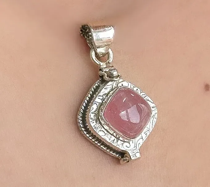 PINGENTE PRATA RELICÃRIO PEDRA QUARTZO ROSA NATURAL
