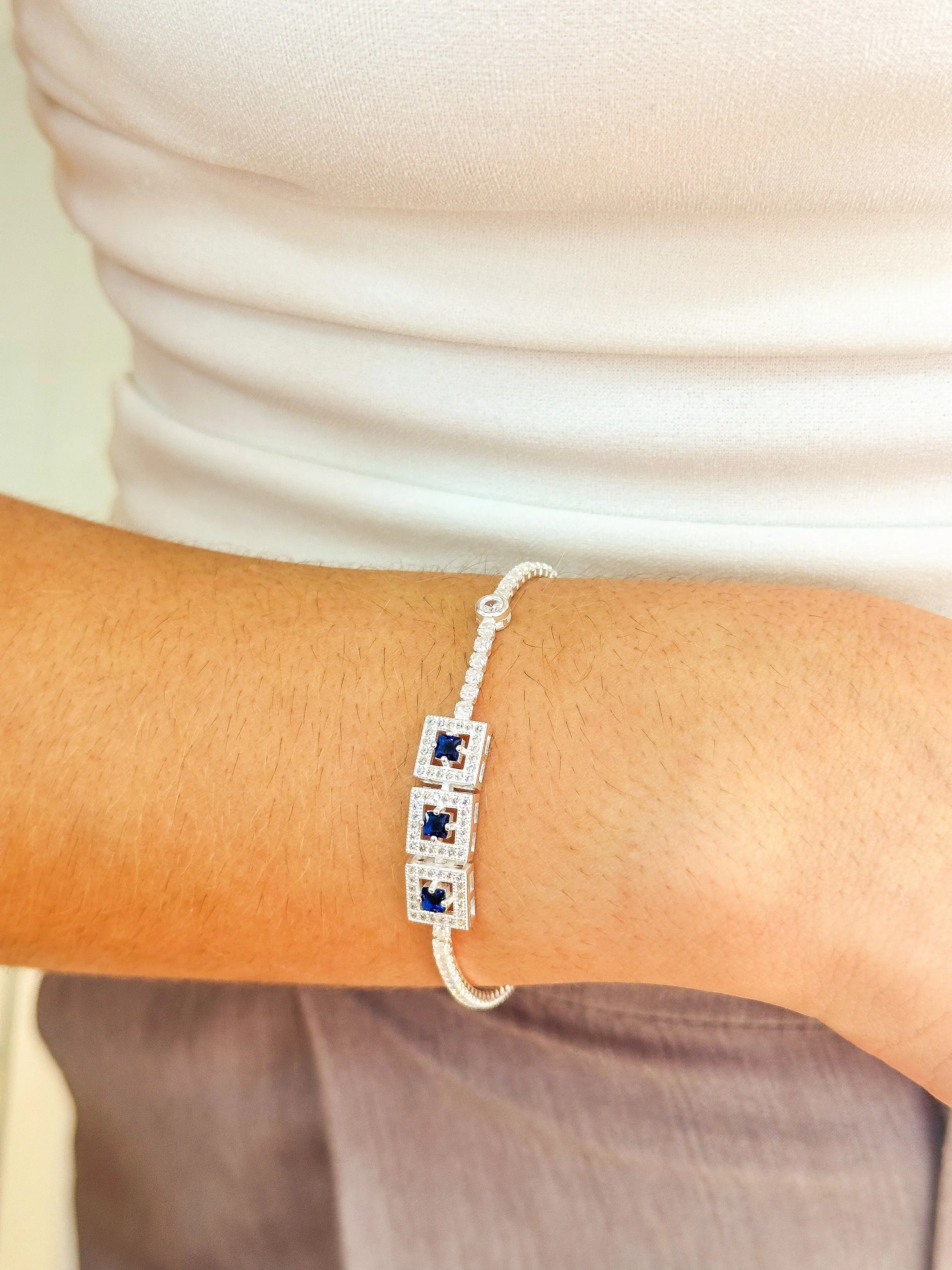 PULSEIRA PRATA RIVIERA CRAVEJADA PEDRA AZUL SAFIRA