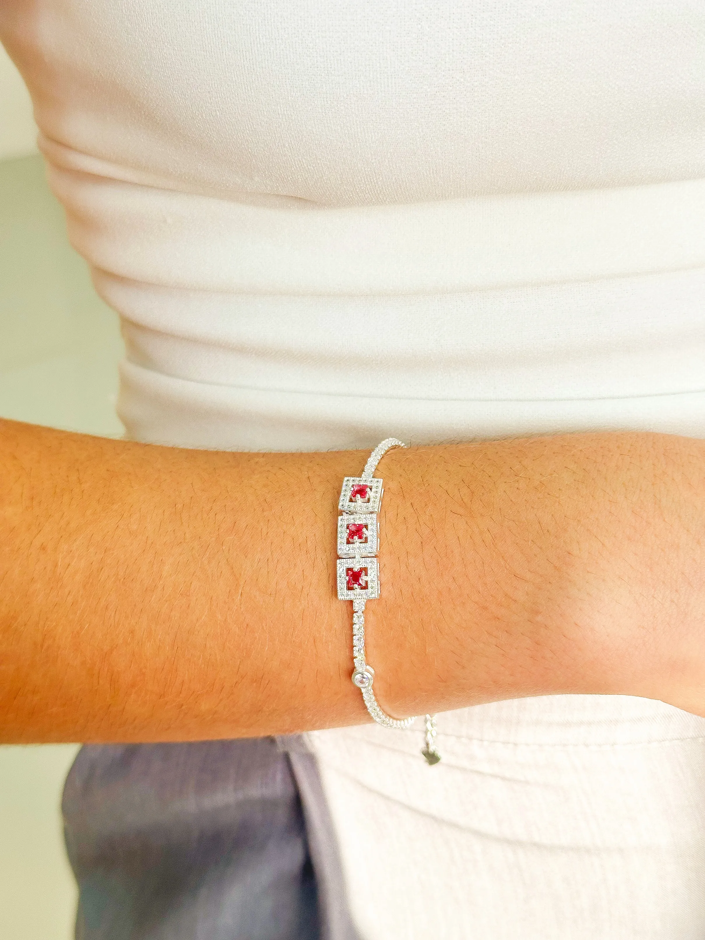 PULSEIRA PRATA RIVIERA CRAVEJADA PEDRA VERMELHO RUBI