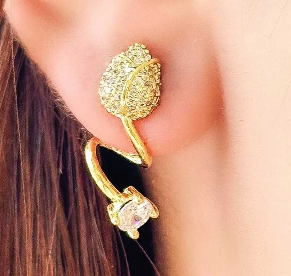 BRINCO FLOR CRAVEJADA COM PEDRA
