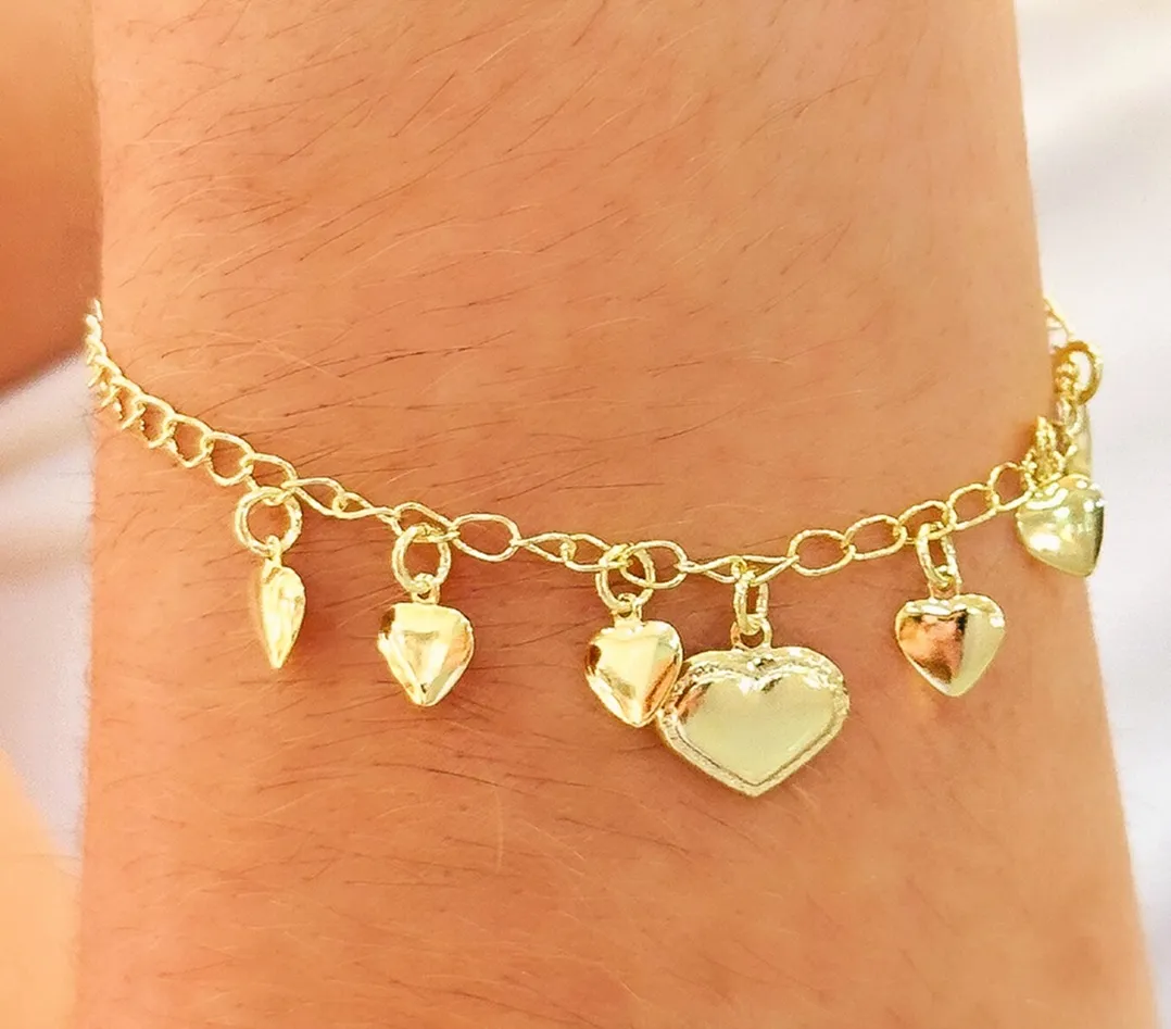 PULSEIRA CORAÇÕES PENDURADOS BORDA FRISADA