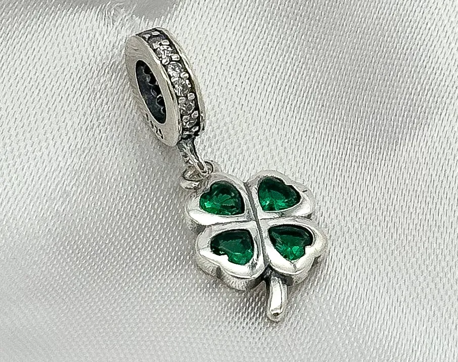 BERLOQUE PRATA TREVO PEDRAS VERDES