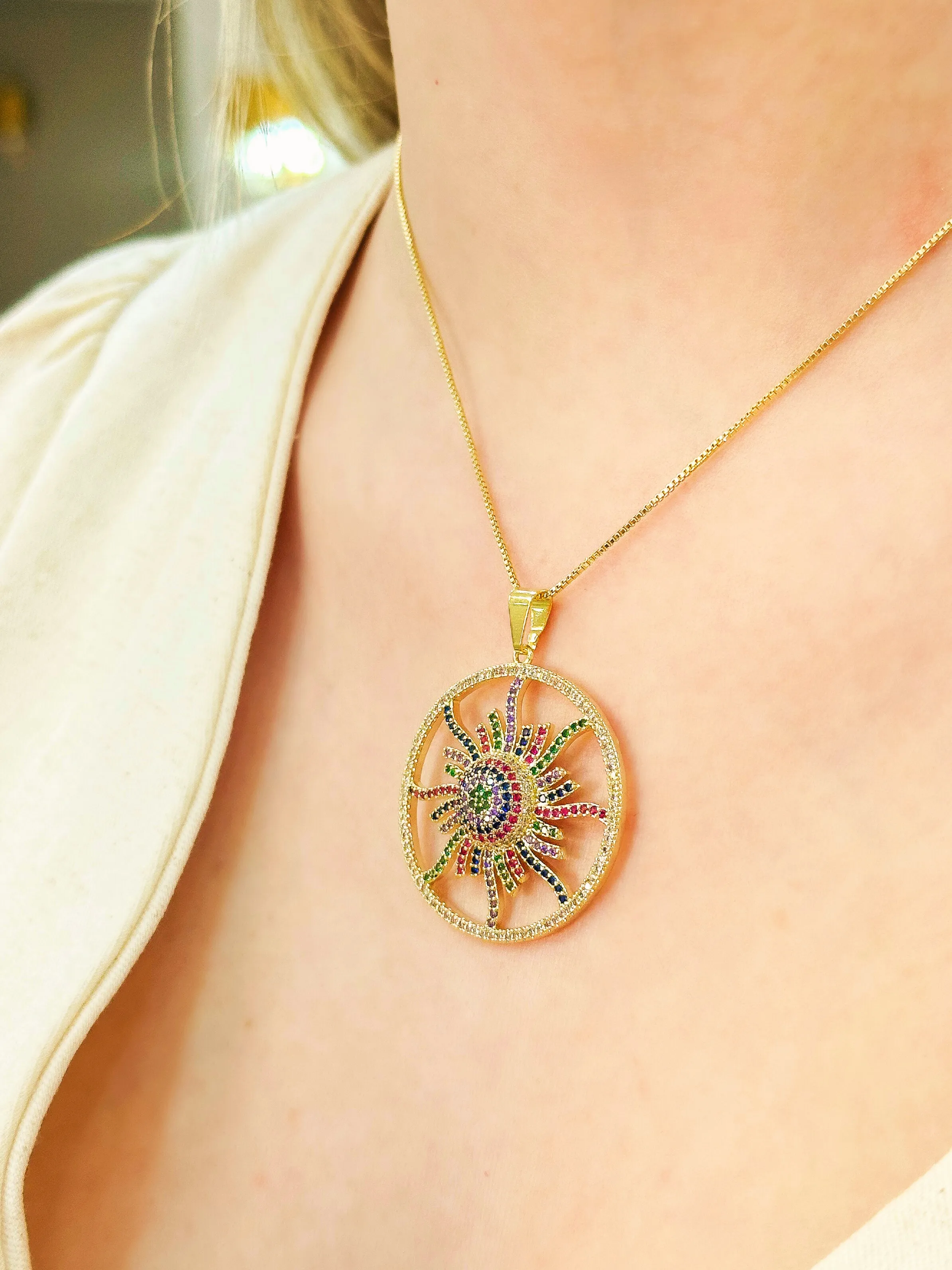 GARGANTILHA MANDALA SOL CRAVEJADO COLORS