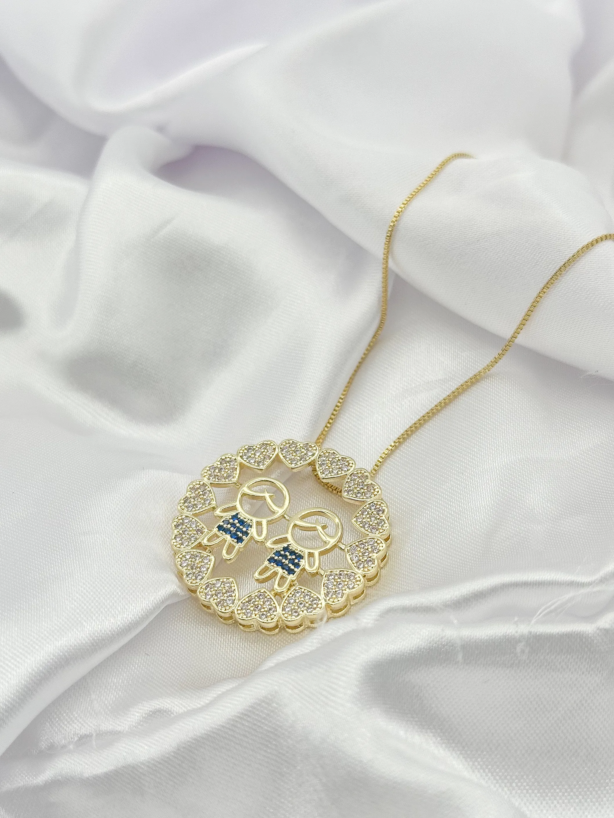 GARGANTILHA MANDALA 2 MENINOS CRAVEJADOS ZIRCONIAS AZUIS