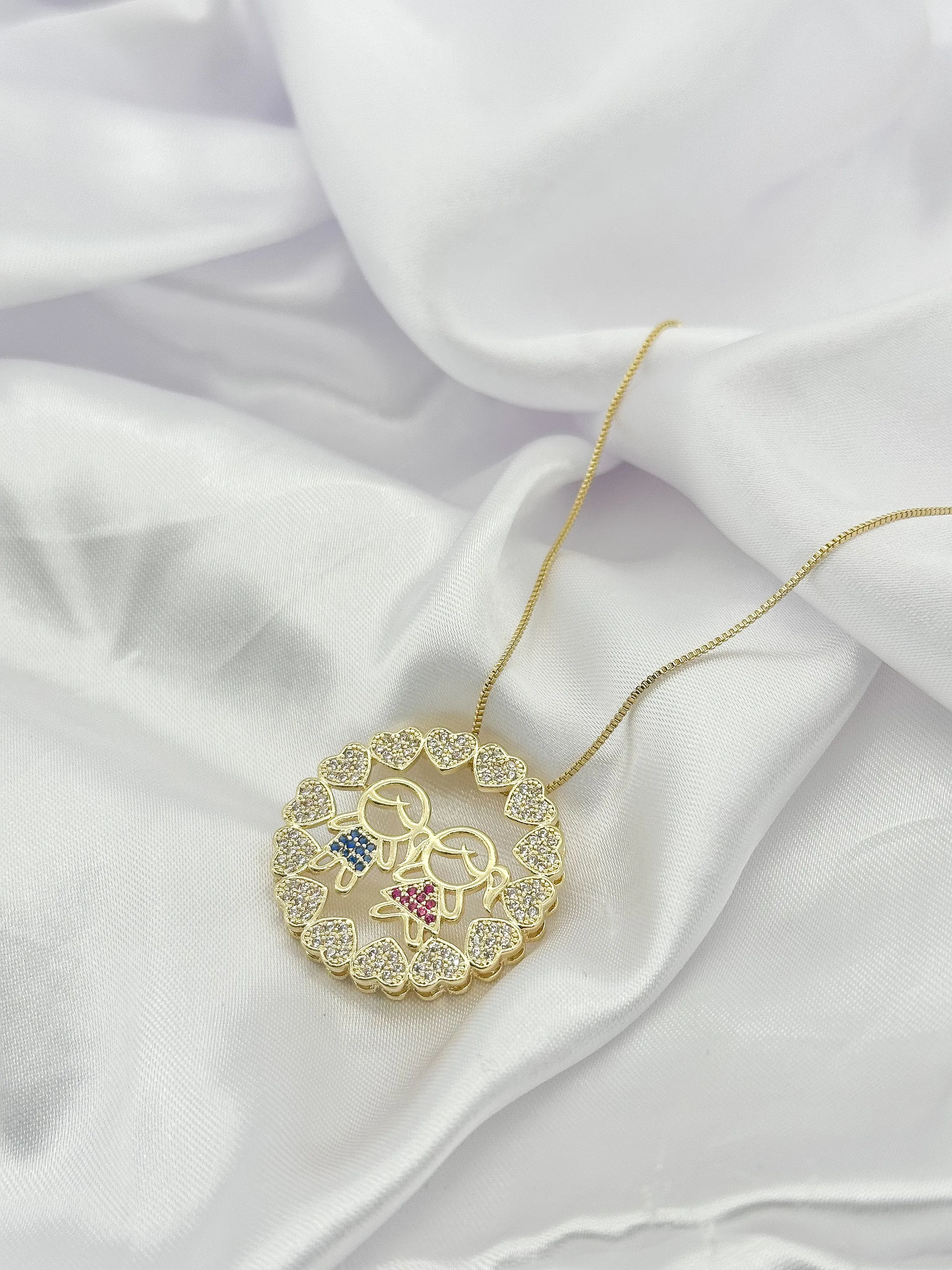 GARGANTILHA MANDALA CASAL CRAVEJADO ZIRCONIAS AZUIS E ROSA
