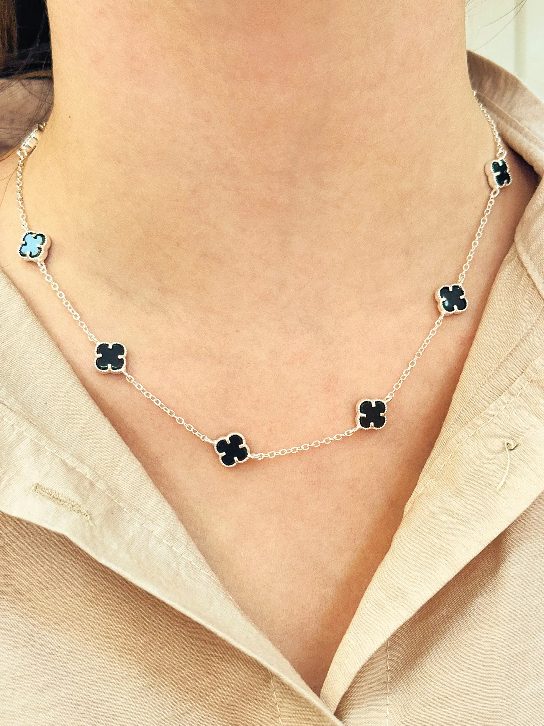 GARGANTILHA PRATA ALHAMBRA VAN CLEEF ONIX