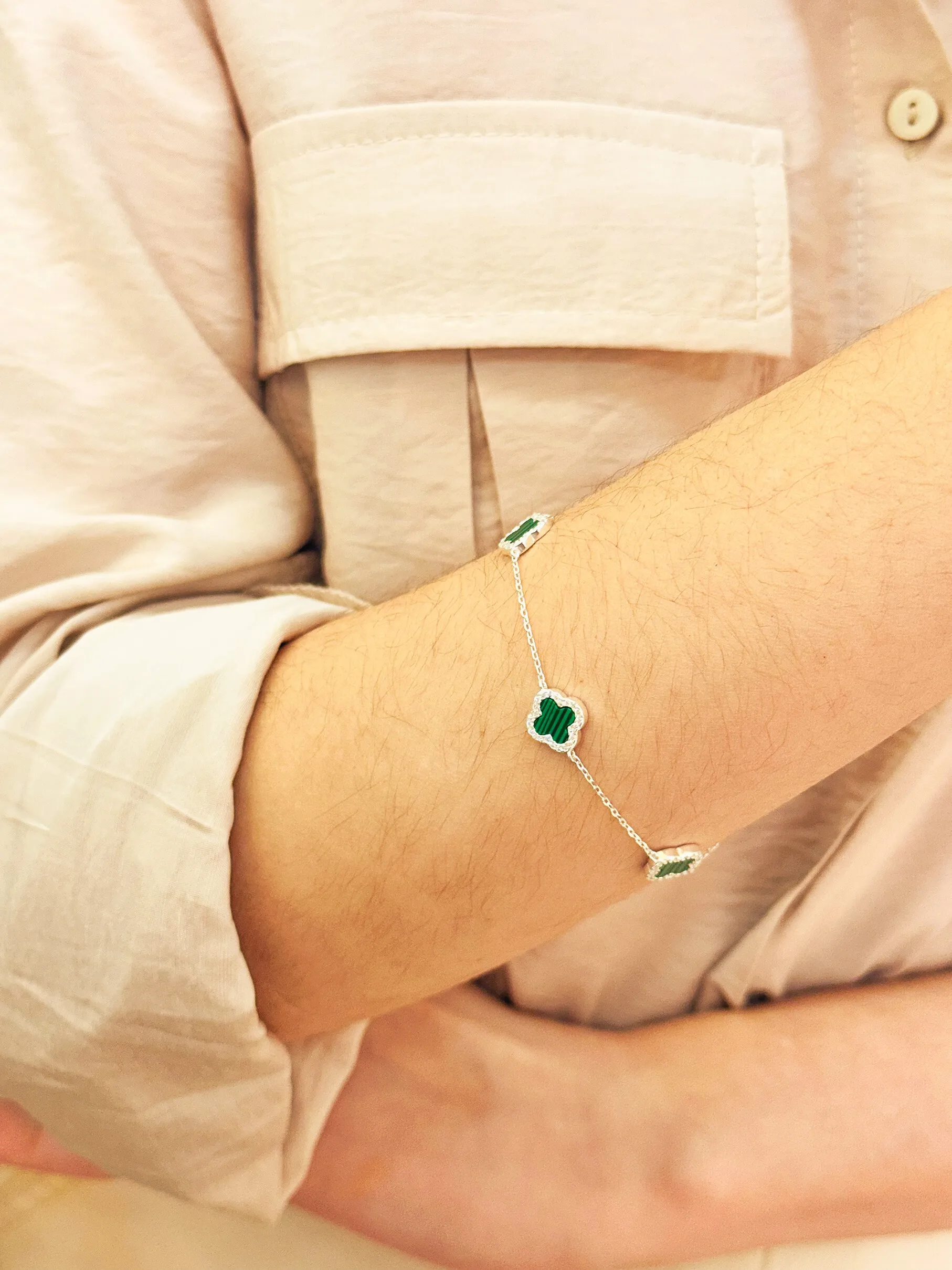 PULSEIRA PRATA ALHAMBRA VAN CLEEF MALAQUITAS BORDA CRAVEJADA