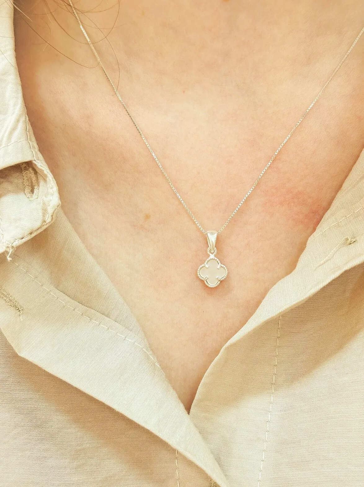 GARGANTILHA PRATA ALHAMBRA VAN CLEEF MADRE PEROLA