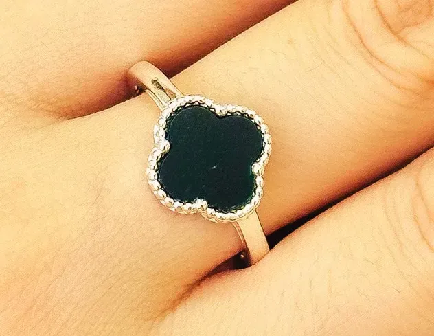 ANEL PRATA ALHAMBRA VAN CLEEF PEDRA ONIX