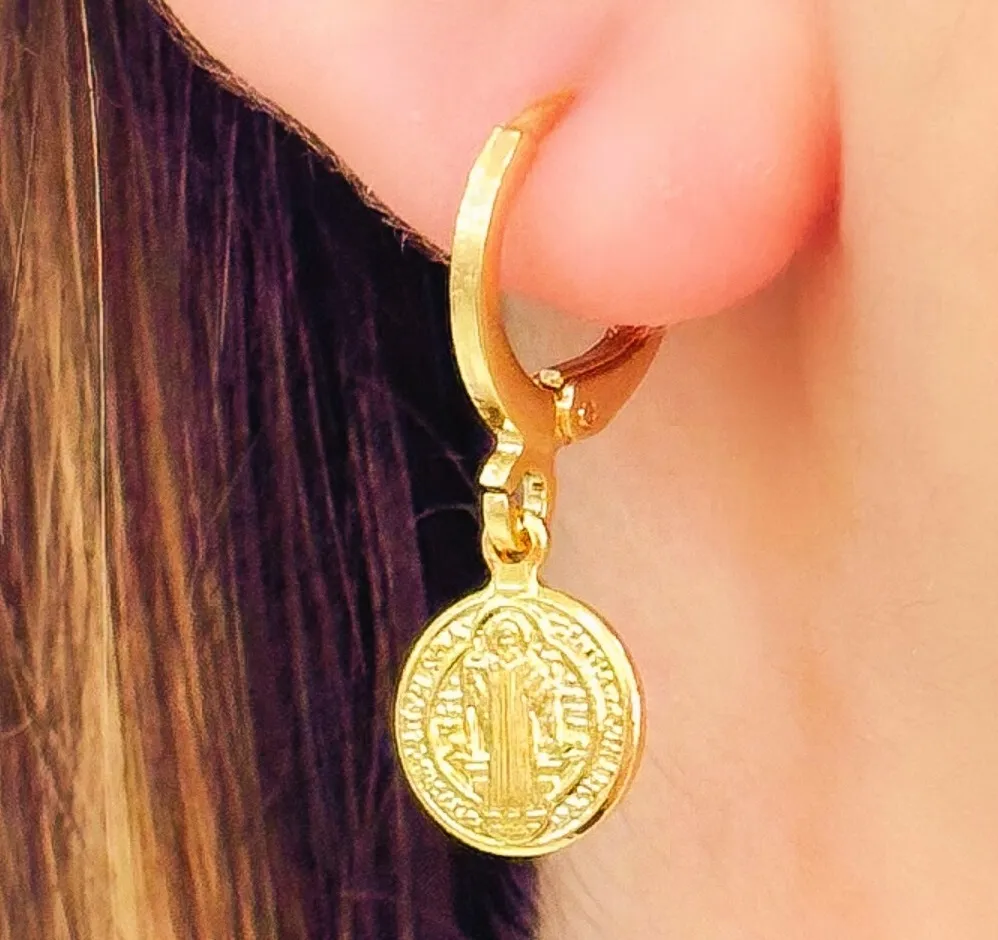 BRINCO ARGOLA MEDALHA SÃO BENTO