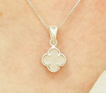 GARGANTILHA PRATA ALHAMBRA VAN CLEEF MADRE PEROLA
