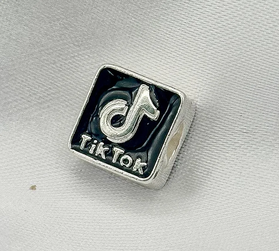 BERLOQUE PRATA TIK TOK PASSANTE
