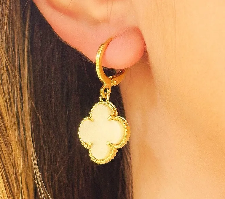 BRINCO ARGOLA ALHAMBRA MADRE PEROLA VAN CLEEF