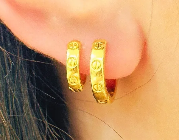 BRINCO DUPLA ARGOLA INSPIRAÇÃO CARTIER