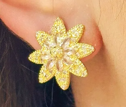 BRINCO FLOR CRAVEADA