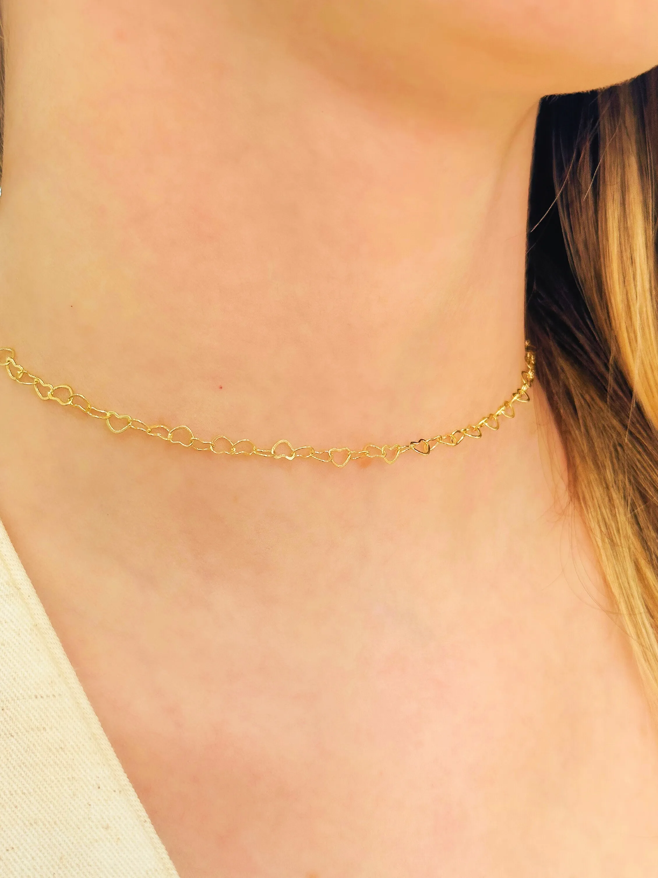 CHOKER CORAÇÃO VAZADO FINO