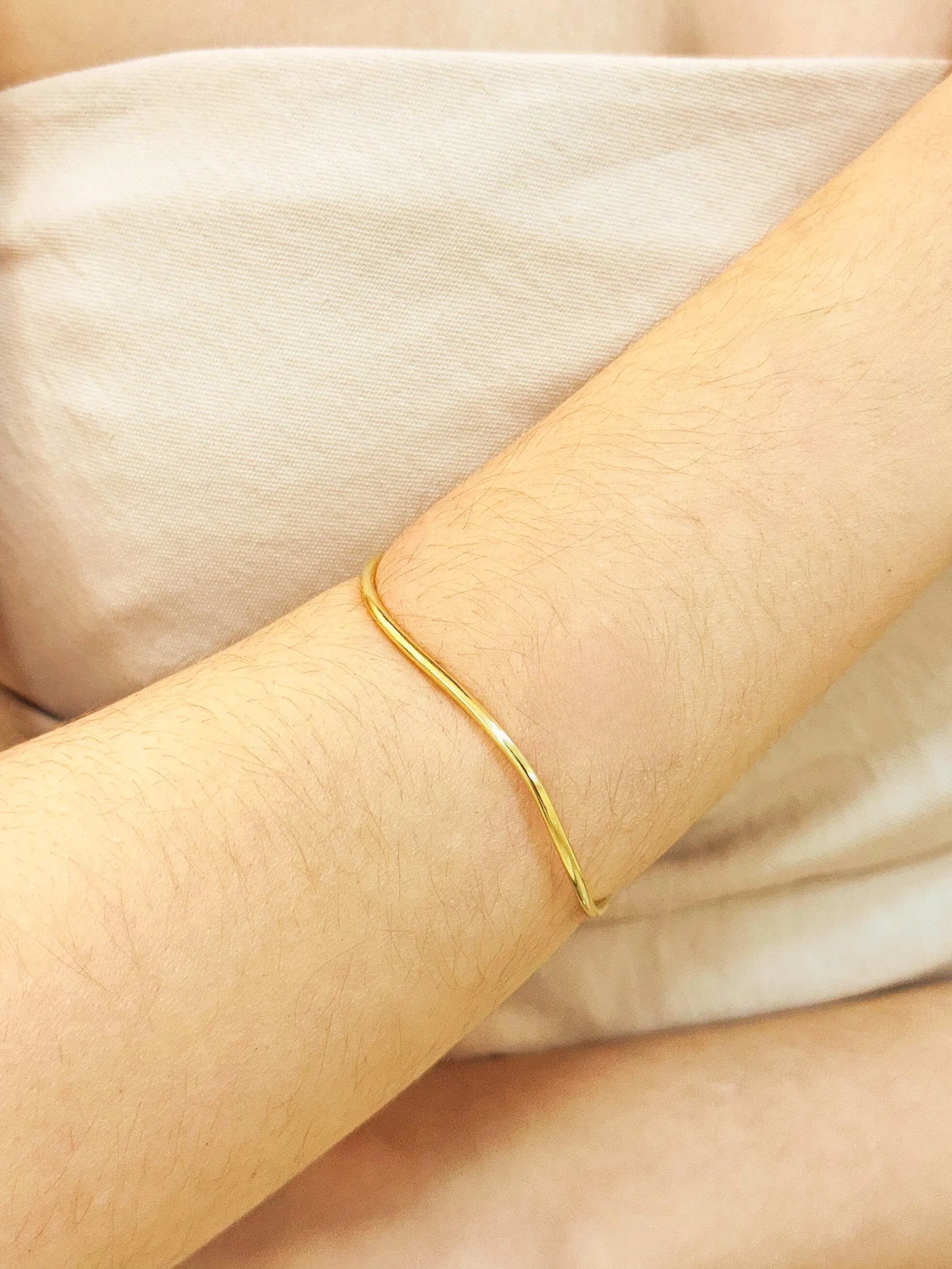 BRACELETE LISO ONDULADO FINO